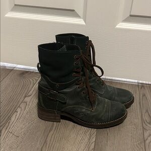 Taos Footwear Green Ankle Boots